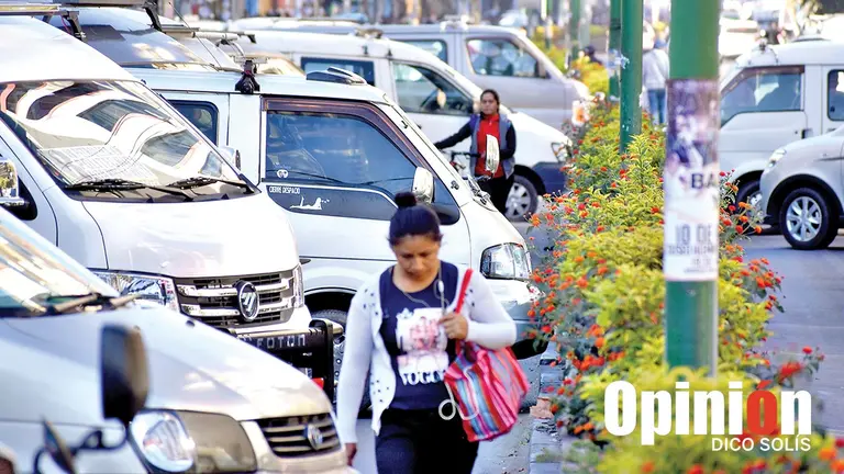 Un punto de bloqueo en la avenida Ayacucho, este 19 de abril./ DICO SOL&Iacute;S