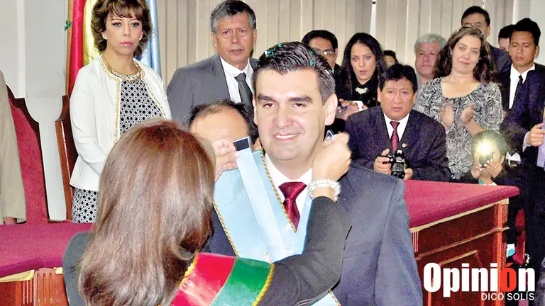 La posesión de José María Leyes como Alcalde de Cochabamba, en junio de 2015. / DICO SOLÍS