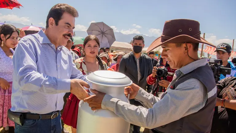 El alcalde de Cochabamba, Manfred Reyes Villa, durante un acto en la zona sur, este 23 de abril. / ALCALD&Iacute;A