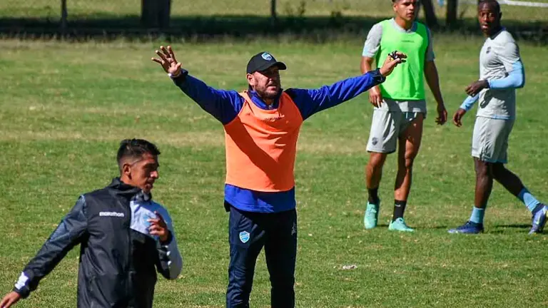 Roberto Perez en un entrenamiento de Aurora. Dico Sol&iacute;s