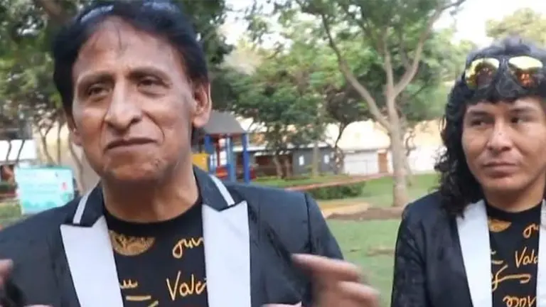 Efrain Apaza junto al nuevo vocalista de su grupo en una entrevista con un medio peruano. Captura Full Ritmo
