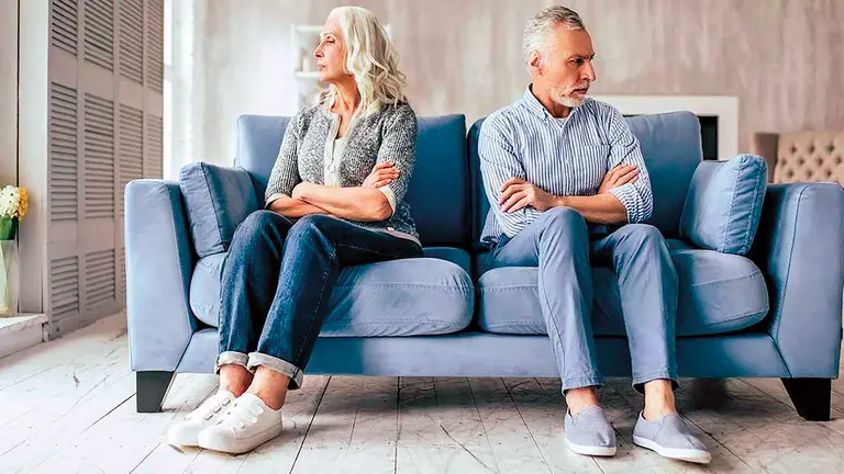 El t&eacute;rmino se refiere al divorcio de personas de 50 a&ntilde;os o m&aacute;s, que deciden dejar a sus parejas despu&eacute;s de muchos a&ntilde;os de matrimonio./ MENTEMARAVILLOSA