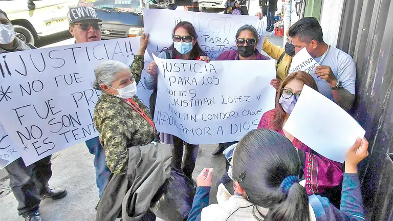 Familiares de los cadetes heridos piden justicia./ APG