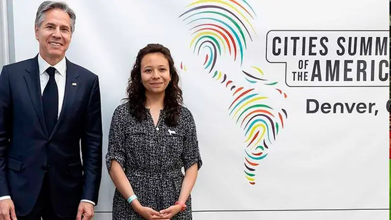 EEUU felicita a Daniela Portugal, ganadora del Concurso del Logo para la Cumbre de Ciudades 2023. EMBAJADA EEUU