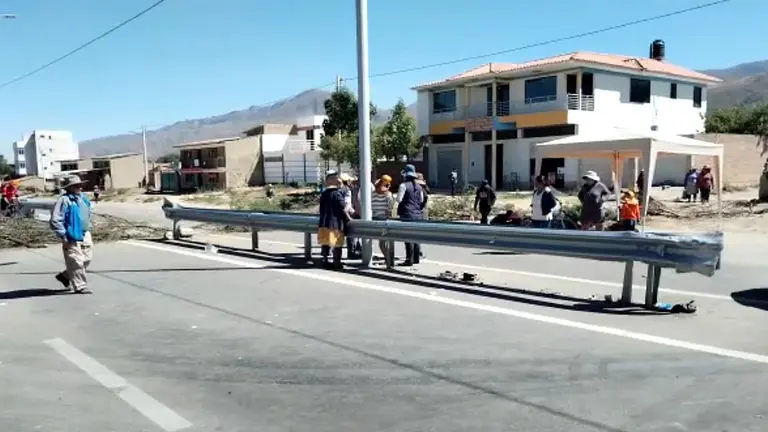 Bloqueo en la carretera antigua a Santa Cruz, a la altura de San Benito./FACEBOOK DIEGO VIAMONT