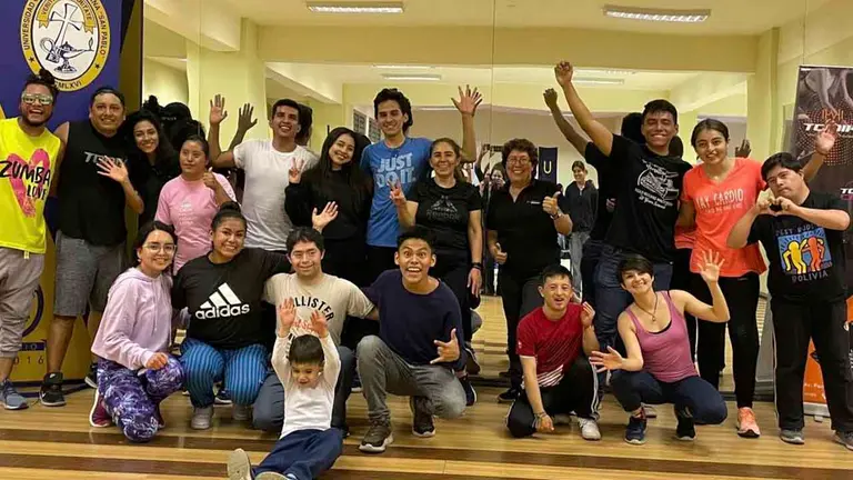 Fotograf&iacute;a de Best Buddies Bolivia en una sesi&oacute;n de zumba. FACEBOOK