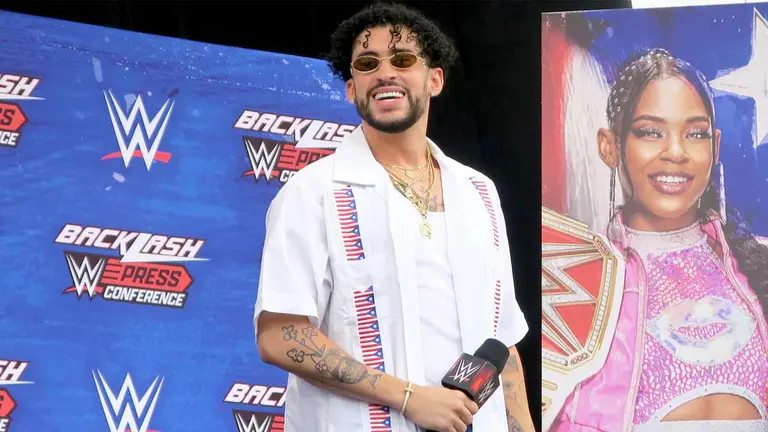 El artista urbano puertorriqueño Bad Bunny habla durante una rueda de prensa celebrada hoy viernes en los exteriores del Coliseo de Puerto Rico en San Juan./ EFE