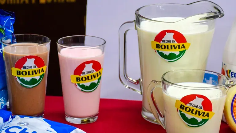 Norte chileno gestiona la compra de leche boliviana para la provisi&oacute;n de desayuno escolar./ URGENTE.BO