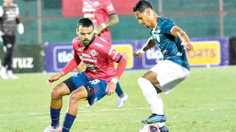 Un pasaje del compromiso entre Real Tomayapo y Wilstermann, en Tarija. / APG