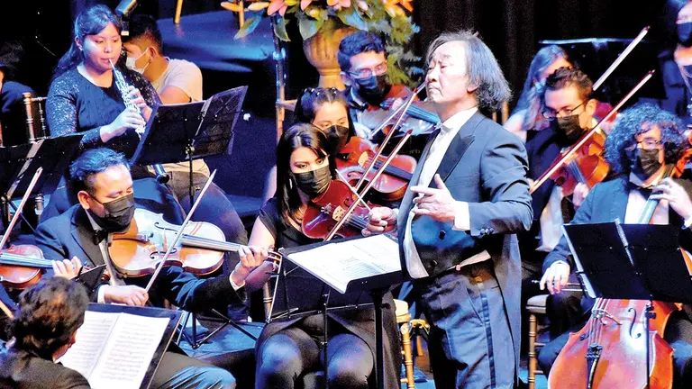 Parte de los artistas que son parte de la Sinfónica Municipal de Cochabamba./ NOÉ PORTUGAL