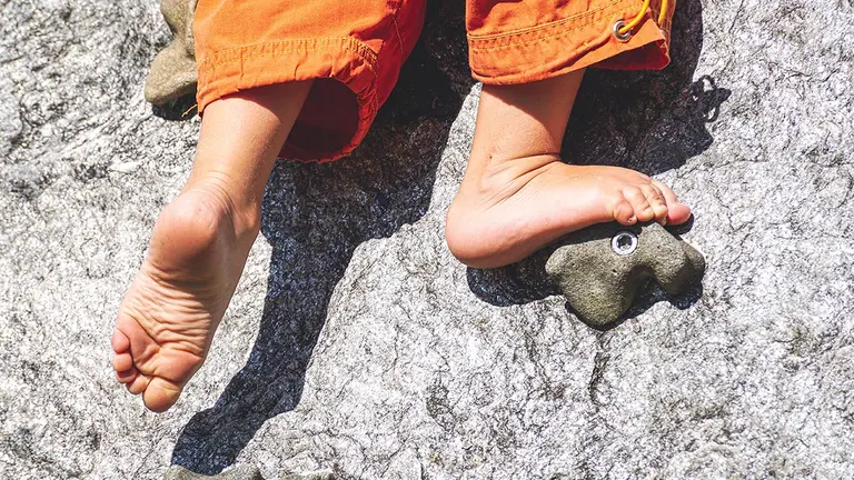 Fotografía ilustrativa de los pies de un niño./ PEXELS