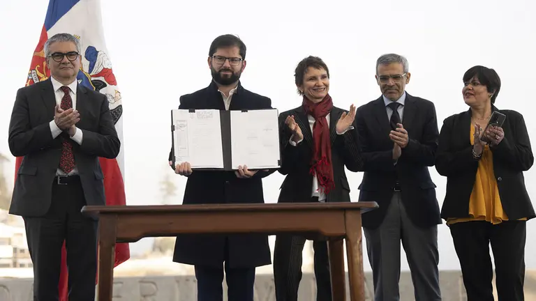 Fotograf&iacute;a cedida por la Presidencia de Chile de las autoridades./ EFE