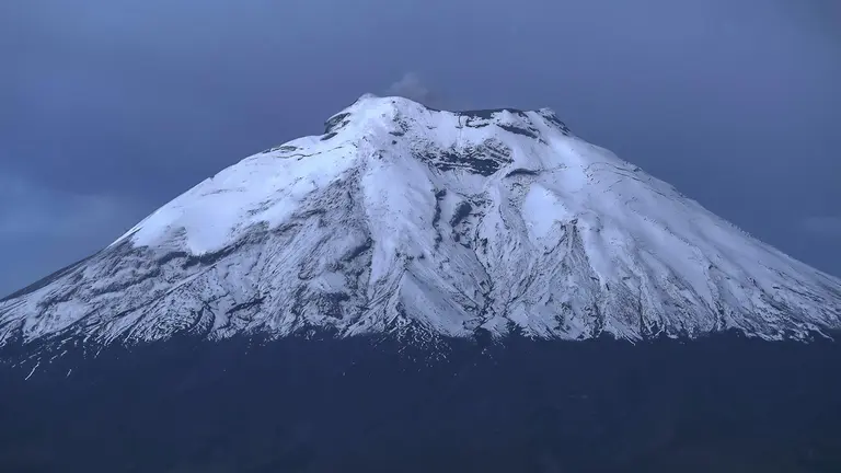 Fotograf&iacute;a de archivo, tomada el pasado 18 de enero, en al que se registr&oacute; una toma general del volc&aacute;n Cotopaxi, que se encuentra en un proceso eruptivo, captada desde el sector del Boliche (provincia de Cotopaxi, Ecuador)./ EFE
