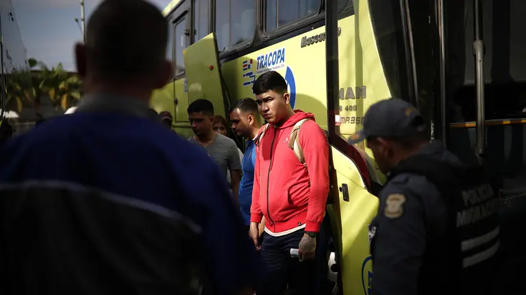 Un migrante llega a Estados Unidos despu&eacute;s de varias semanas./ EFE