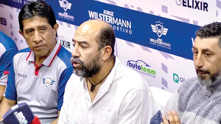 Omar Mustaf&aacute;, durante la presentaci&oacute;n del staff./ CLUB WILSTERMANN