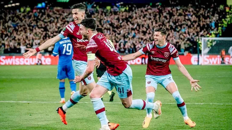 Jugadores de West Ham celebran una conquista en el 2-1 sobre AZ Alkmaar por semifinales de la Conference League./ INSTAGRAM WEST HAM