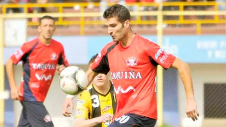 Una fotograf&iacute;a de archivo de Gerardo Berodia en un partido vistiendo la casaca del Rojo. ARCHIVO