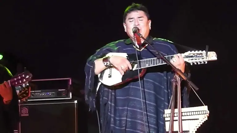 El cantante del grupo Proyecci&oacute;n, Boris Flores. YOUTUBE