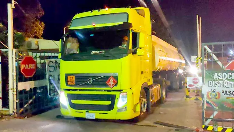 Hidrocarburos asegura que es normal el abastecimiento de carburantes./ YPFB