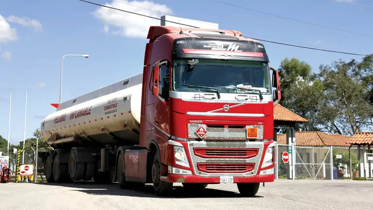 YPFB garantiza abastecimiento de combustibles en Santa Cruz./ ABI