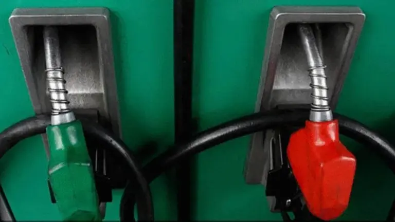 Gasolina roja (d), que ya se comercializa en pa&iacute;ses tales como M&eacute;xico.