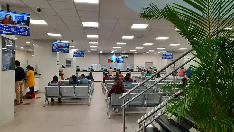 Fotograf&iacute;a referencial de instalaciones del Banco Uni&oacute;n.