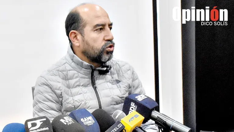 El presidente de Wilstermann, Omar Mustaf&aacute;, brinda declaraciones ante los medios en la sede del H&eacute;rcules valluno. DICO SOL&Iacute;S