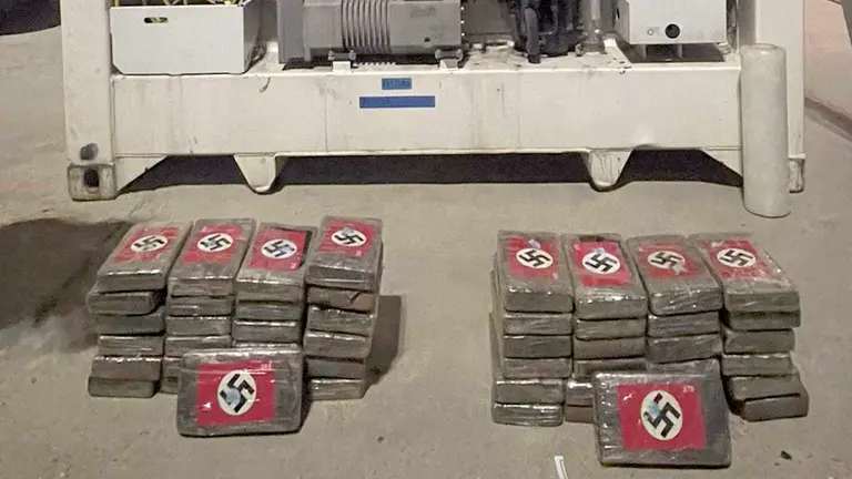 Un alijo de cocaína, marcado con símbolos nazis, decomisado en el puerto de Paita (departamento de Piura, Perú)./ EFE
