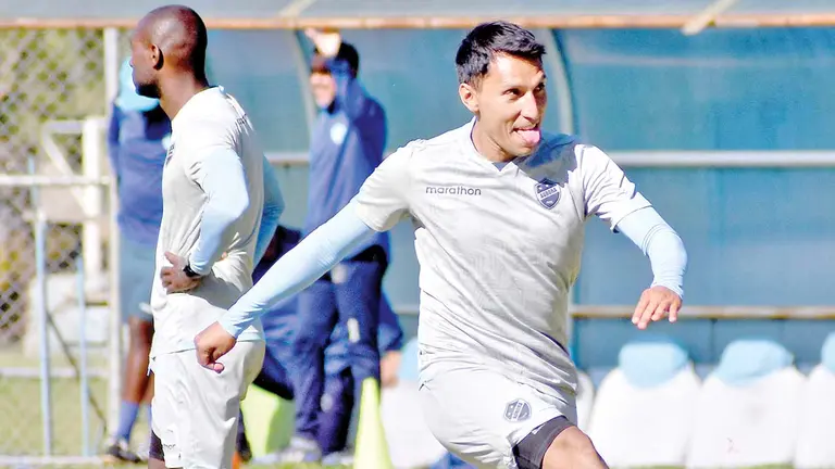 Un entrenamiento celeste en su complejo de Alalay./ DICO SOL&Iacute;S