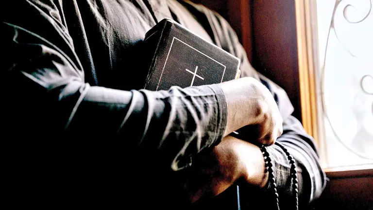 Fotografía ilustrativa de un sacerdote./ PEXELS