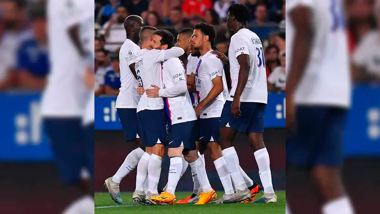 Lionel Messi (c) festeja una conquista con sus compa&ntilde;eros. El Par&iacute;s ya es bicampe&oacute;n en Francia. INSTAGRAM PSG