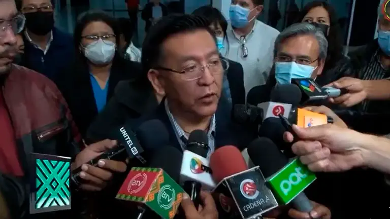 Reynaldo Yujra, director ejecutivo de la ASFI, llega a Santa Cruz al velorio de Colodro.