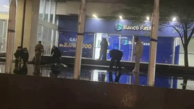 Sitio en el que cay&oacute; el cuerpo de Carlos Colodro, exinterventor del Banco Fassil. RRSS