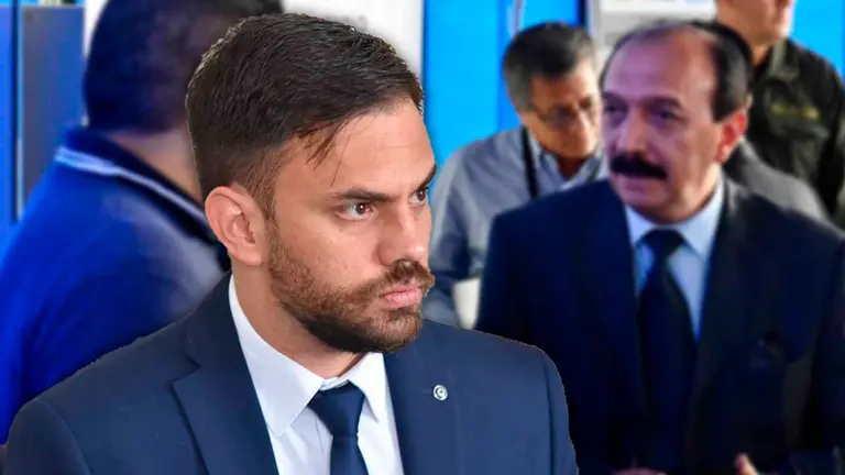 El exinterventor de Fassil, Carlos Colodro al fondo. Al frente, el ministro de Gobierno, Eduardo Del Castillo. COMPOSICI&Oacute;N OPINI&Oacute;N