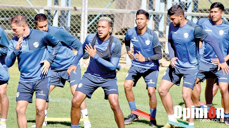 Jugadores celestes, en un entrenamiento./ DICO SOL&Iacute;S