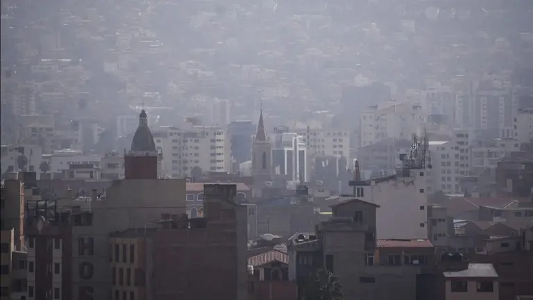 La ciudad de Cochabamba en un d&iacute;a de fr&iacute;o y contaminaci&oacute;n./ DICO SOL&Iacute;S