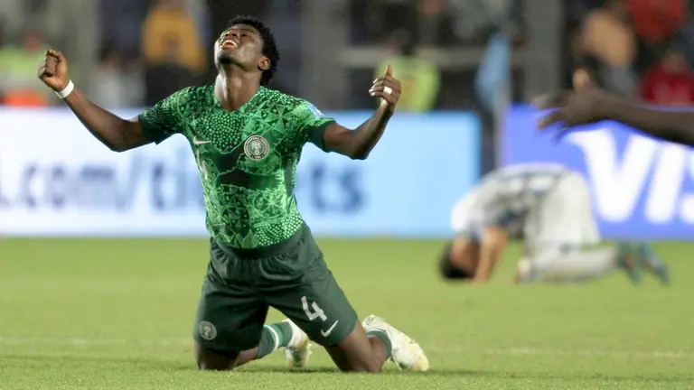 Daniel Daga celebra el triunfo nigeriano (0-2) sobre Argentina en el Mundial Sub 20./ EFE