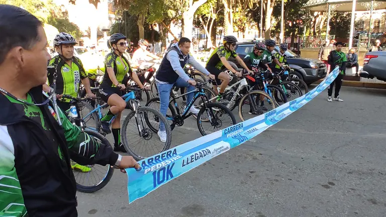 Peque&ntilde;a presentaci&oacute;n de lo que ser&aacute; la carrera cicl&iacute;stica./ GAMS