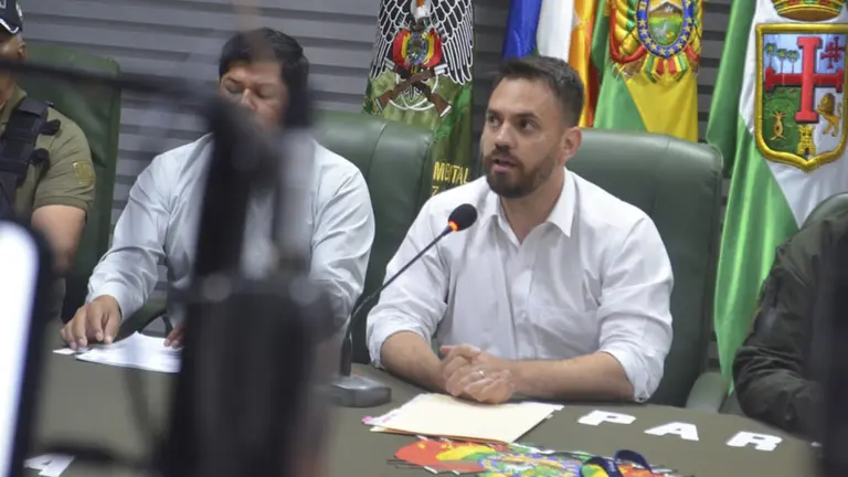 El ministro de Gobierno, Eduardo del Castillo, en conferencia de prensa en Santa Cruz. MINISTERIO DE GOBIERNO