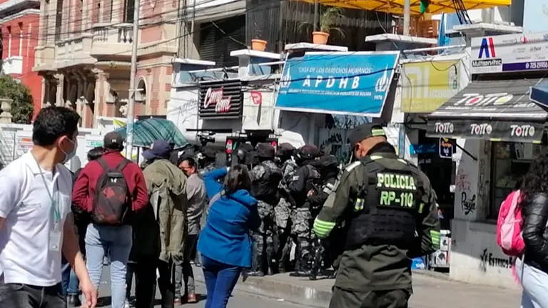 La APDHB de &Eacute;dgar Salazar niega toma violenta de la sede en La Paz y asegura legitimidad ./ ERBOL
