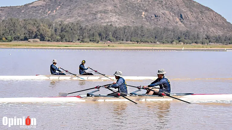 Una acción en la competencia de regata náutica, ayer sábado en la Angostura. / DICO SOLÍS