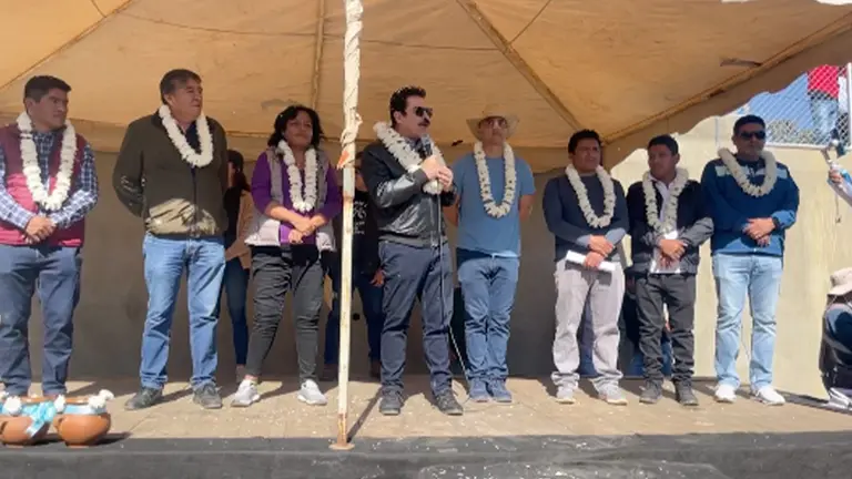 Manfred entrega parques infantiles, grader&iacute;as y muro de contenci&oacute;n en la zona sur./ RRSS