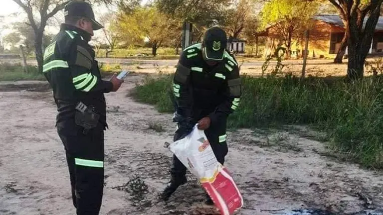 Polic&iacute;a hizo ellevantamiento del cuerpo carbonizado hallado en Pail&oacute;n. RRSS.