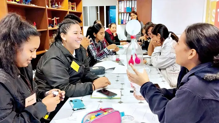 Jóvenes participando de una actividad./ FUNDACIÓN PATIÑO