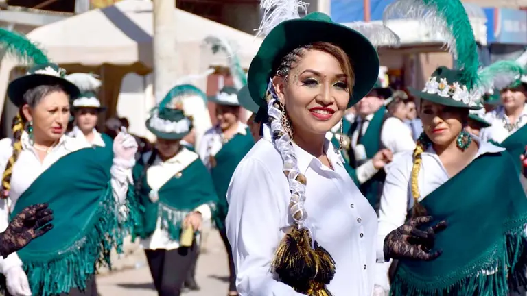 Primera promesa para Virgen de Urcupiña reúne 57 fraternidades./ NOÉ PORTUGAL