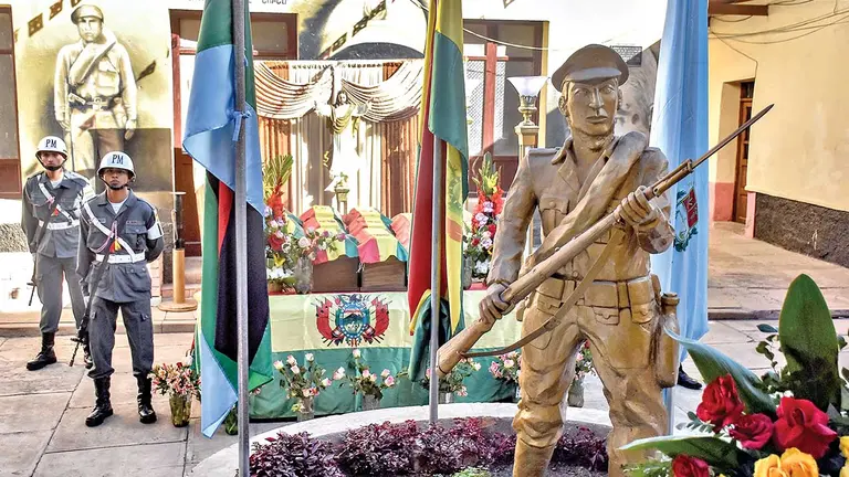 F&eacute;retros de los benem&eacute;ritos son velados en su sede de Cochabamba./ DICO SOL&Iacute;S