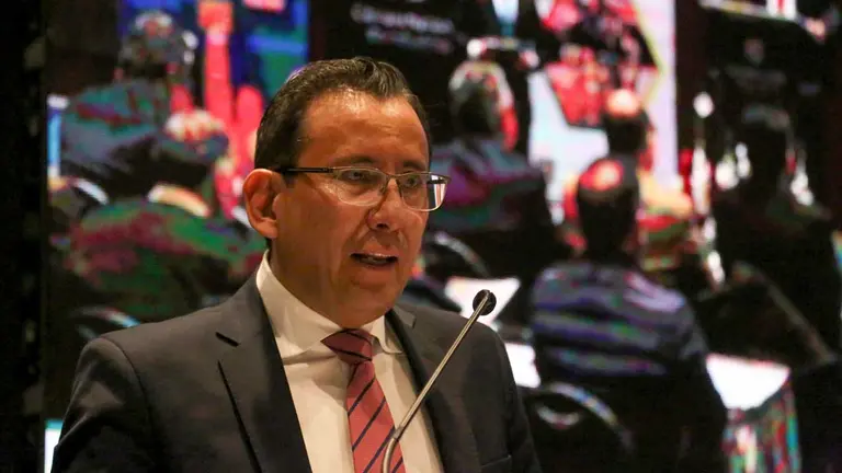 El presidente de la Cámara Nacional de Industrias (CNI), Pablo Camacho, habla en el foro internacional sobre el contrabando hoy, en La Paz./ EFE