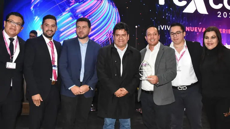 Representantes de la empresa Bag&oacute;, en la FEXCO 2023./ DICO SOL&Iacute;S