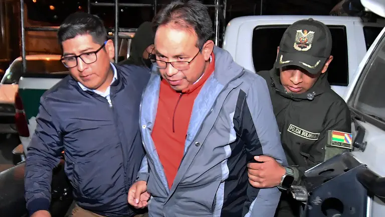 El exviceministro Carmelo Valda, cuando result&oacute; aprehendido. APG