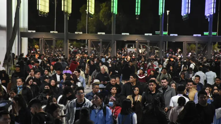 La afluencia de gente la noche de viernes en la FEXCO. / DICO SOL&Iacute;S